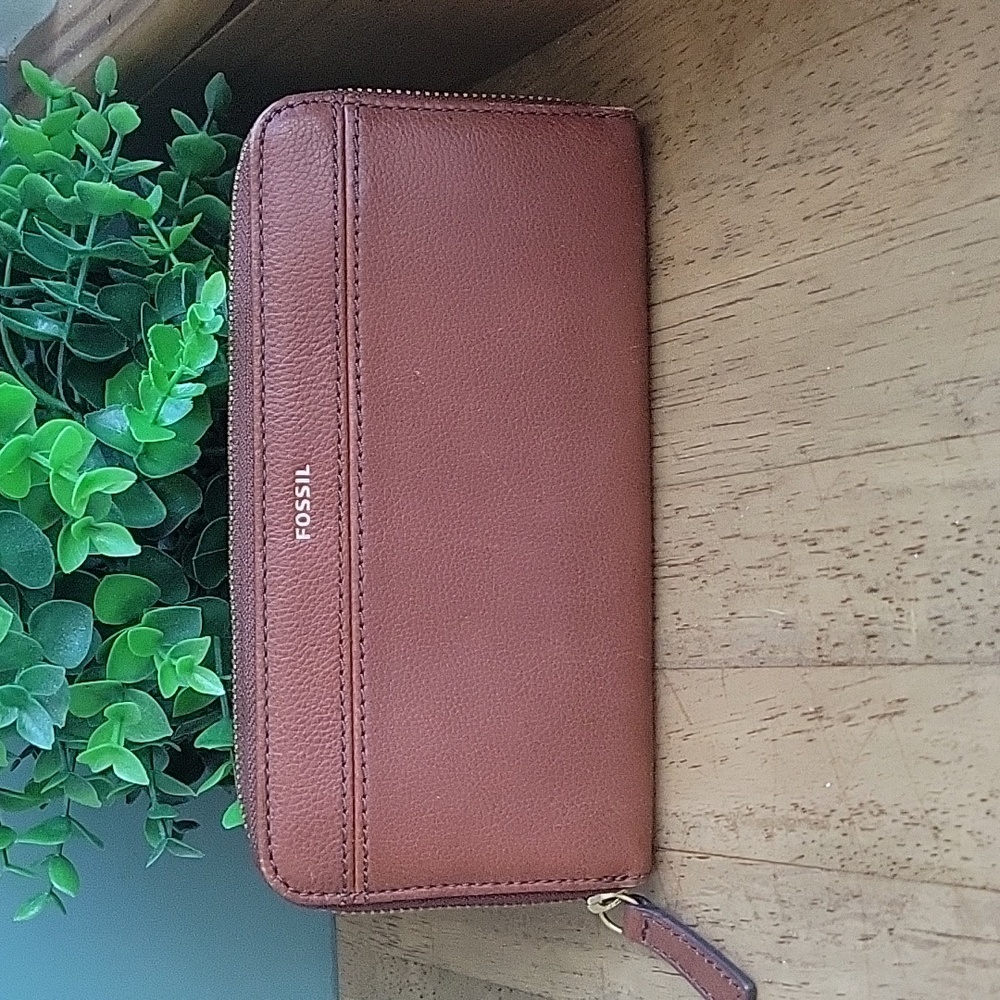 Fossil and Kate Spade Wallet Bundle - Picture 5 of 16